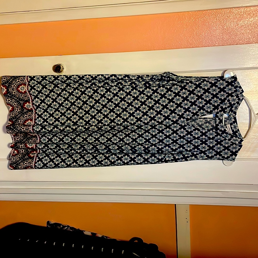 Avenue Dress. Knee length. Blue and white. Stretchy. 22